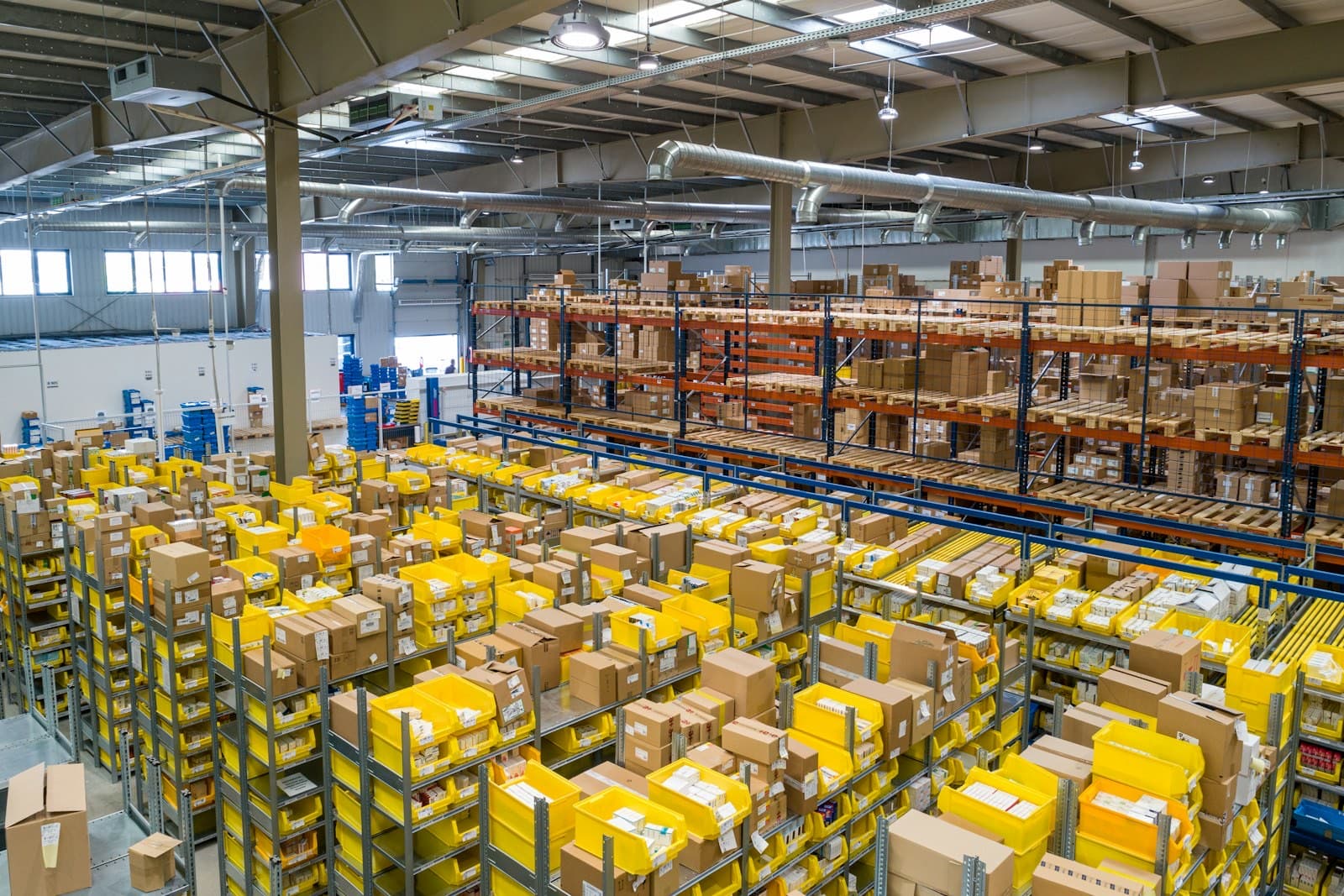 Warehouse operation organised for day-to-day management